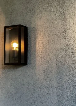 Aneta Lighting Utelamper - Klassiske Vegglamper<Arendal vegglampe utendørs IP44 E27 - Svart/Klart glass