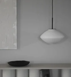 Hadeland Glassverk Kjøkkenbelysning Tak|Takpendler<Arkivlampe 4280 Matt Hvit Sandblåst - Sort