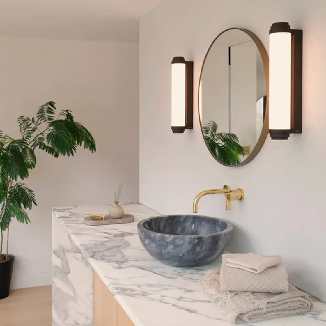 Astro Lighting Baderomsbelysning Vegg<Burlington 400 vegglampe for baderom 9,8W 2700 Kelvin IP44