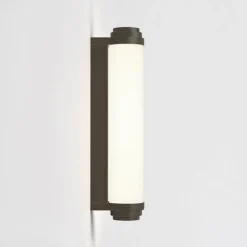 Astro Lighting Baderomsbelysning Vegg<Burlington 400 vegglampe for baderom 9,8W 2700 Kelvin IP44