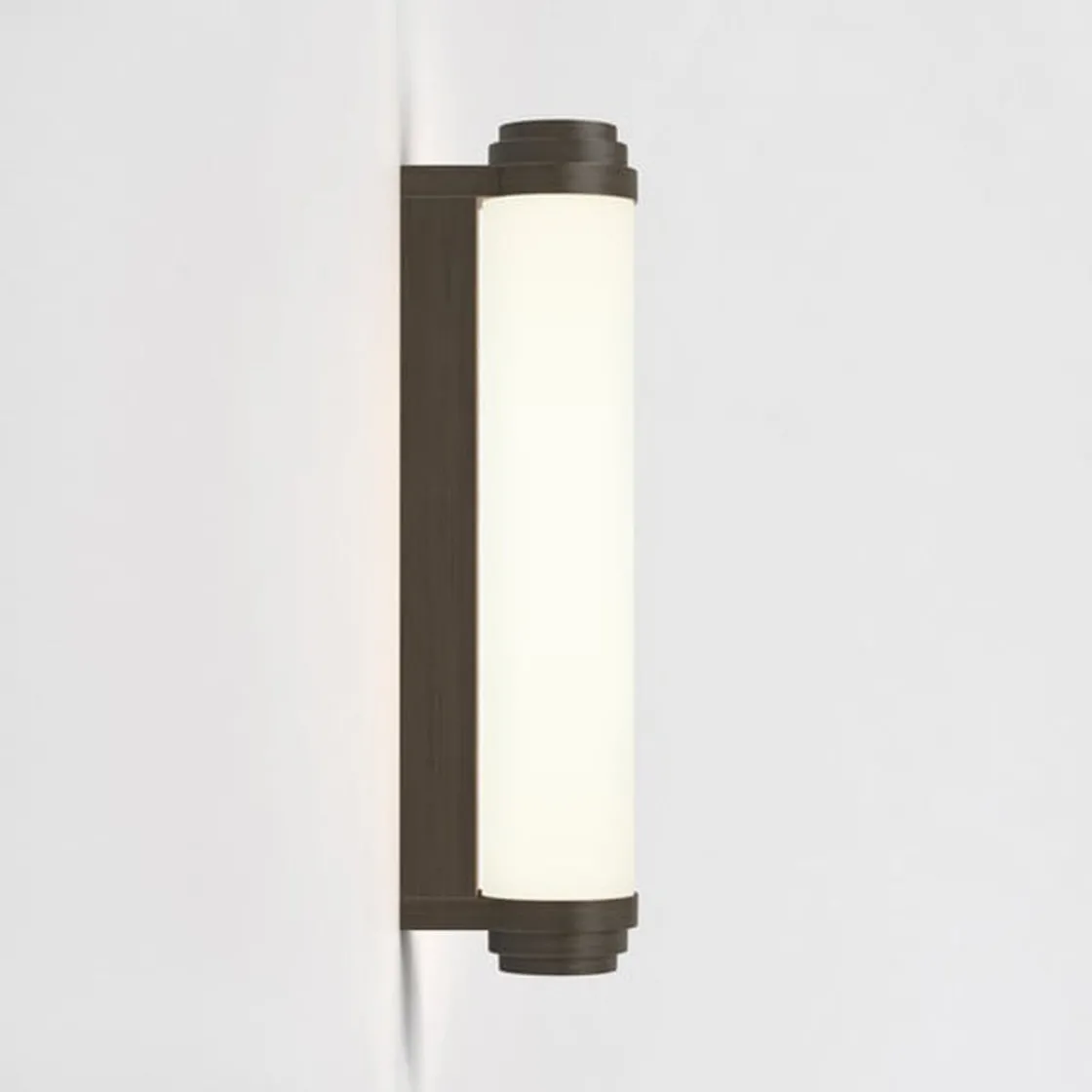 Astro Lighting Baderomsbelysning Vegg<Burlington 400 vegglampe for baderom 9,8W 2700 Kelvin IP44