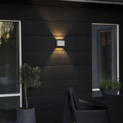 Konstsmide Utelamper Med Opp/Ned Lys<Chieri vegglampe utendørs opp/ned 8x1W IP54 -