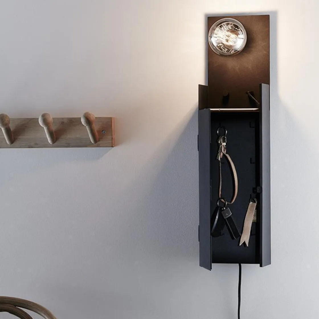 Marksløjd Interiørlamper|Vegglamper Med Usb<Combo vegglampe/nøkkelskap - -