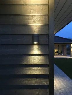 Antidark Utelamper Med Opp/Ned Lys<Dolio W90 vegglampe utendørs opp/ned 2x4,2W 3000K IP65 Dimbar -