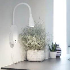 Nielsen Light Vegglamper Med Usb<Eye vegglampe 5 watt dimbar m/ USB - Hvit