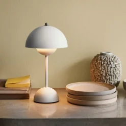 &Tradition Lightup-Pris|Barneromsbelysning<Flowerpot VP9 bærbar bordlampe