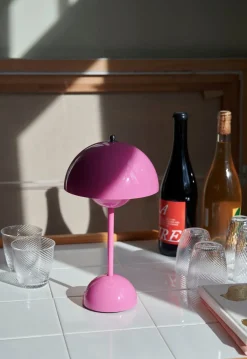 &Tradition Lightup-Pris|Barneromsbelysning<Flowerpot VP9 bærbar bordlampe