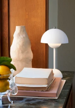 &Tradition Lightup-Pris|Barneromsbelysning<Flowerpot VP9 bærbar bordlampe