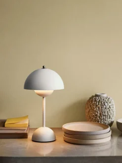 &Tradition Lightup-Pris|Barneromsbelysning<Flowerpot VP9 bærbar bordlampe