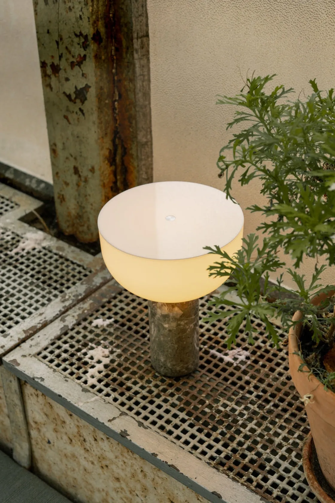 New Works Oppladbare Bordlamper<Kizu Portable bordlampe - marmor