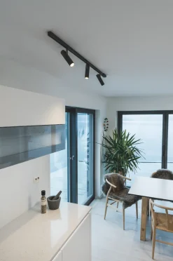 Sg Armaturen As Lightup-Pris|Zip Spotskinner<Komplett 2m Zip Tube Micro 3 X 7W LED 2000-2800K dim to warm