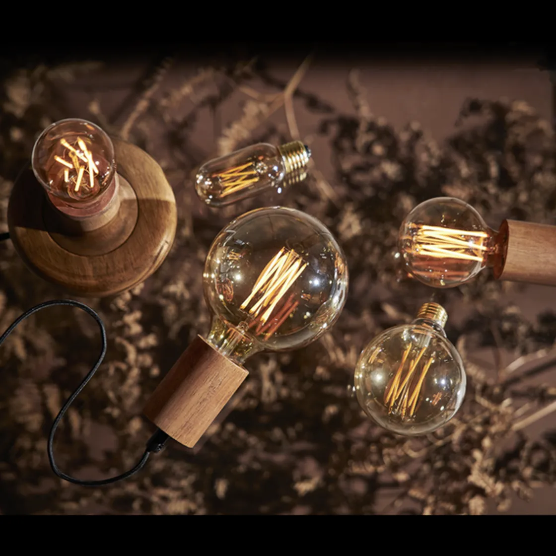 Star Trading Dekorpære E27|Led-Pærer E27 Sokkel<LED-pære 3,7W dimbar, Vintage Gold 80mm