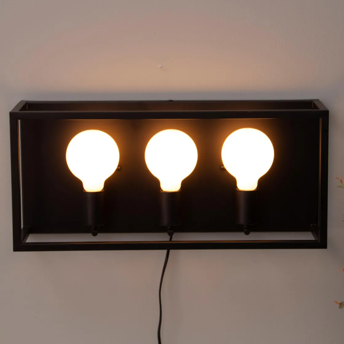 Scanlight Interiørlamper<Lisboa vegglampe trippel - Svart/Messing