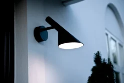 Louis Poulsen Utelamper - Veggskjold / Plafond|Utelamper - Klassiske Vegglamper<AJ 50 utendørs vegglampe