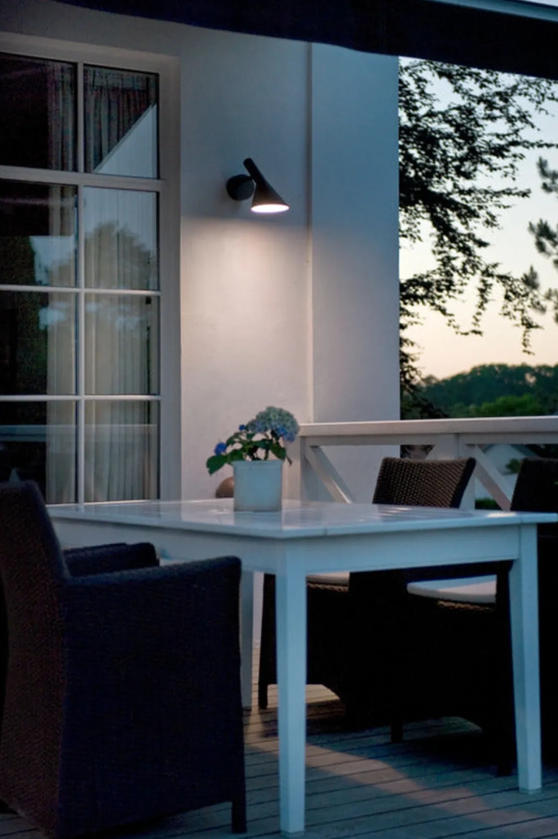 Louis Poulsen Utelamper - Veggskjold / Plafond|Utelamper - Klassiske Vegglamper<AJ 50 utendørs vegglampe