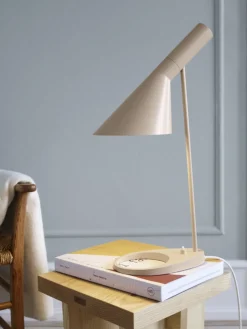 Louis Poulsen Louis Poulsen<AJ bordlampe