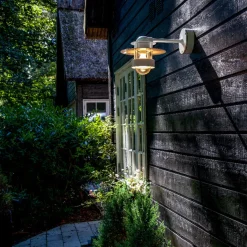 Louis Poulsen Utelamper - Veggskjold / Plafond|Utelamper - Klassiske Vegglamper<Albertslund utendørs vegglampe kort