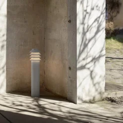 Louis Poulsen Pullert|Louis Poulsen<Bysted Garden fotplate u/adapter lang