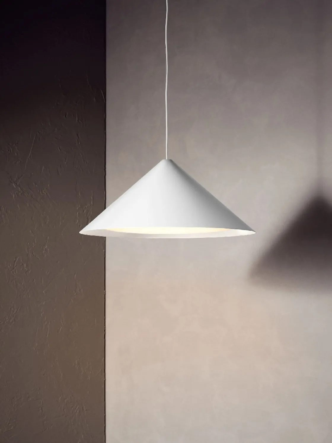 Louis Poulsen Kjøkkenbelysning Tak|Louis Poulsen<Keglen pendel Ø65