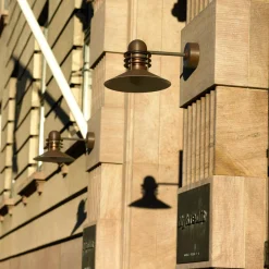 Louis Poulsen Utelamper - Klassiske Vegglamper|Louis Poulsen<Nyhavn utendørs vegglampe