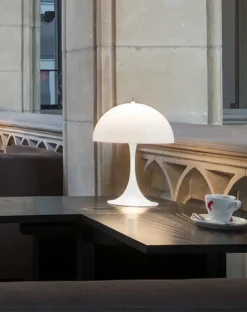 Louis Poulsen Louis Poulsen<Panthella 250 bordlampe