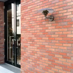 Louis Poulsen Utelamper - Klassiske Vegglamper|Louis Poulsen<PH utendørs vegglampe - Børstet