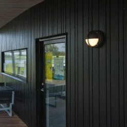 Louis Poulsen Utelamper - Veggskjold / Plafond|Louis Poulsen<Skot utendørs halvskjerm vegglampe