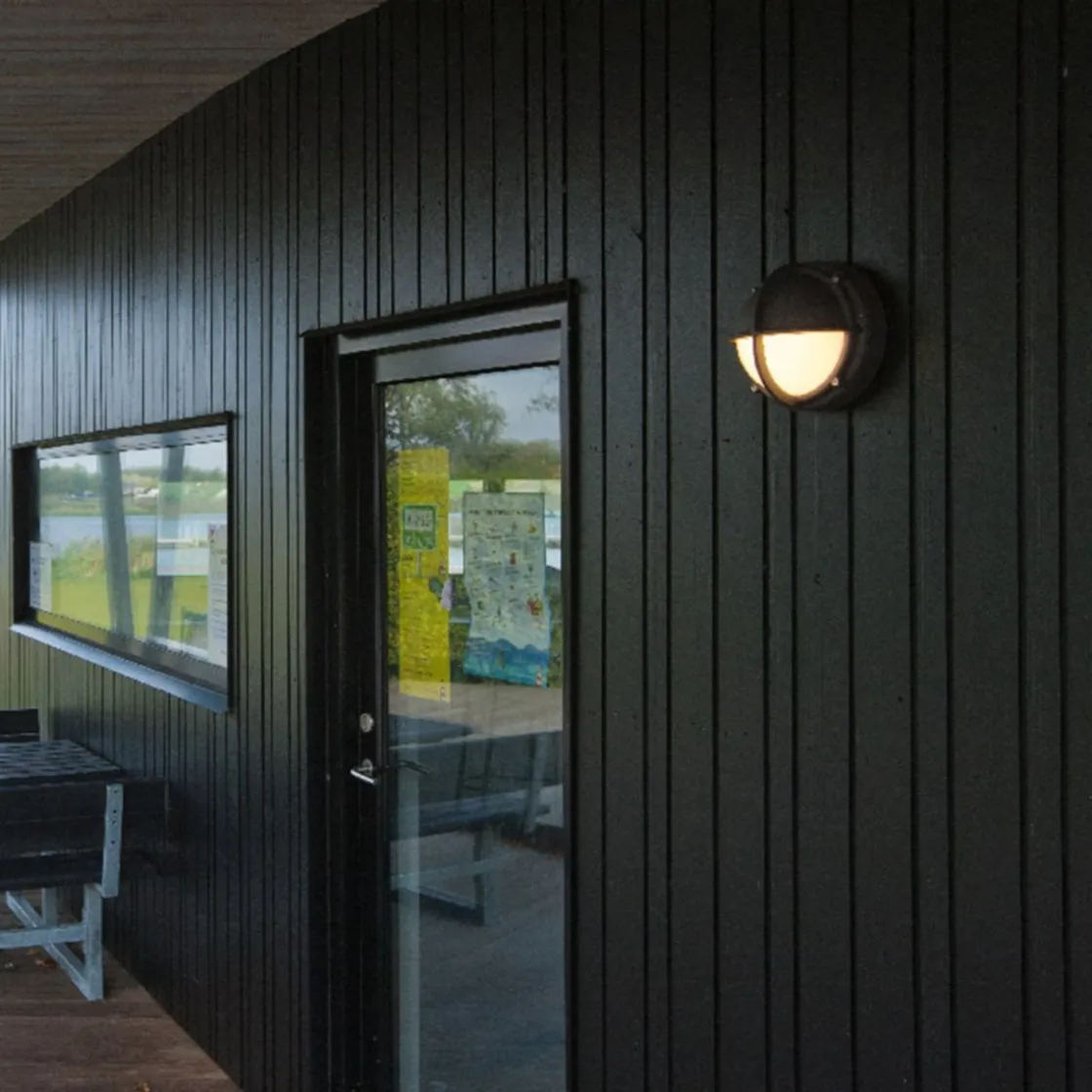 Louis Poulsen Utelamper - Veggskjold / Plafond|Louis Poulsen<Skot utendørs halvskjerm vegglampe