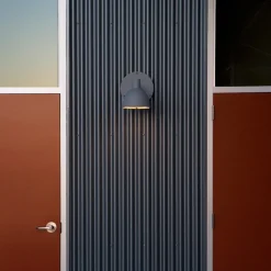 Louis Poulsen Utelamper - Klassiske Vegglamper|Louis Poulsen<Toldbod utendørs vegglampe 22