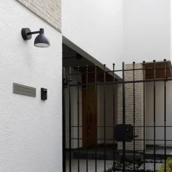 Louis Poulsen Utelamper - Klassiske Vegglamper|Louis Poulsen<Toldbod utendørs vegglampe 15