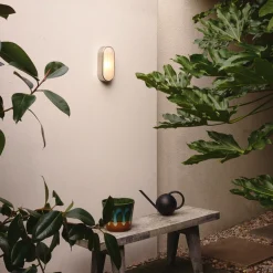 Astro Lighting Utelamper - Veggskjold / Plafond<Montreal Oval vegglampe utendørs IP44 E27