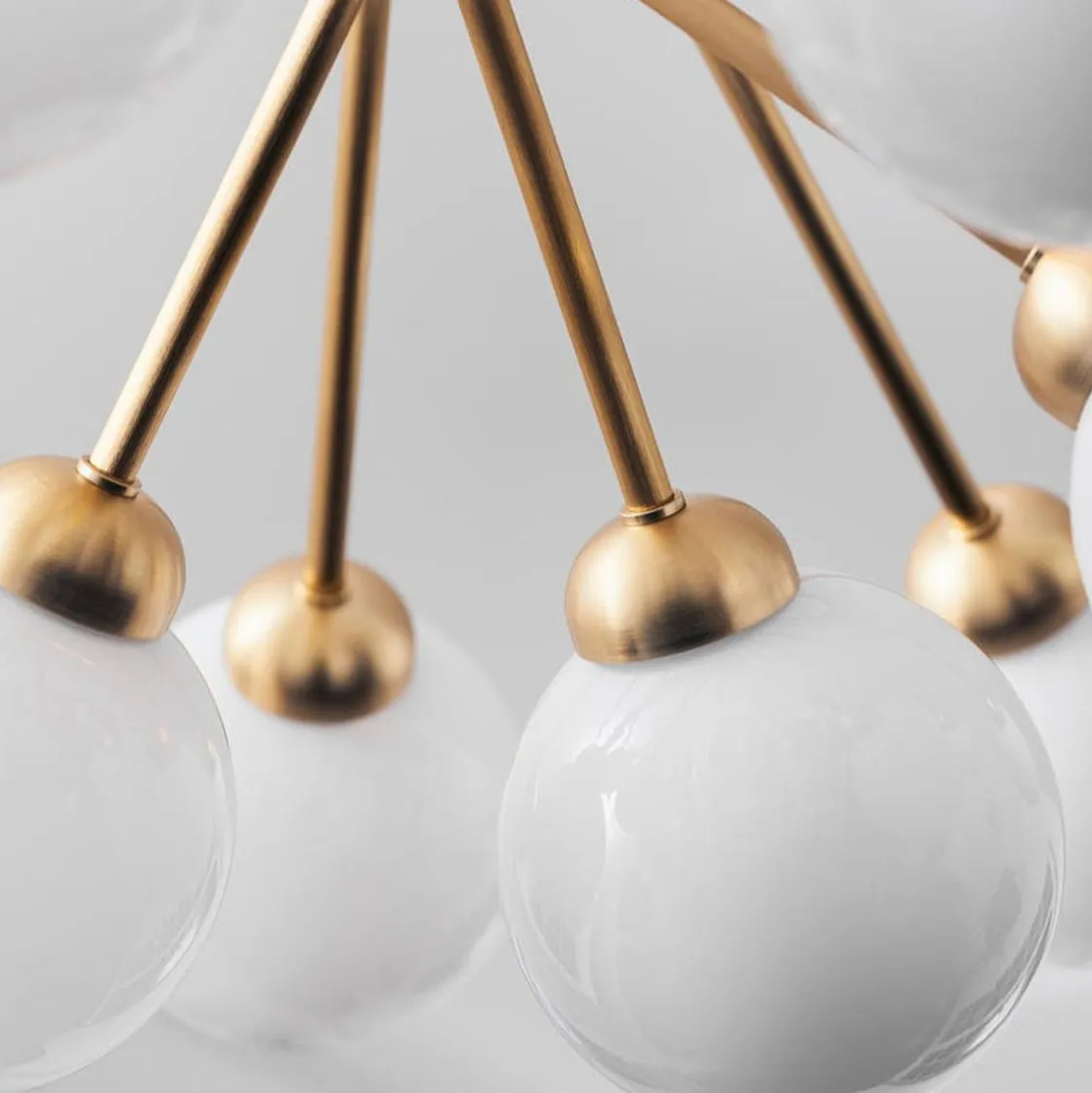 Nuura Kjøkkenbelysning Tak|Lysekroner<Apiales 18 messing/opal