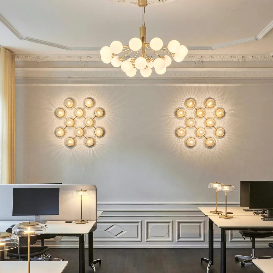 Nuura Kjøkkenbelysning Tak|Lysekroner<Apiales 18 messing/opal