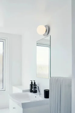 Nuura Baderomsbelysning Tak|Interiørlamper<Liila 1 vegglampe/taklampe - medium - light silver / opal