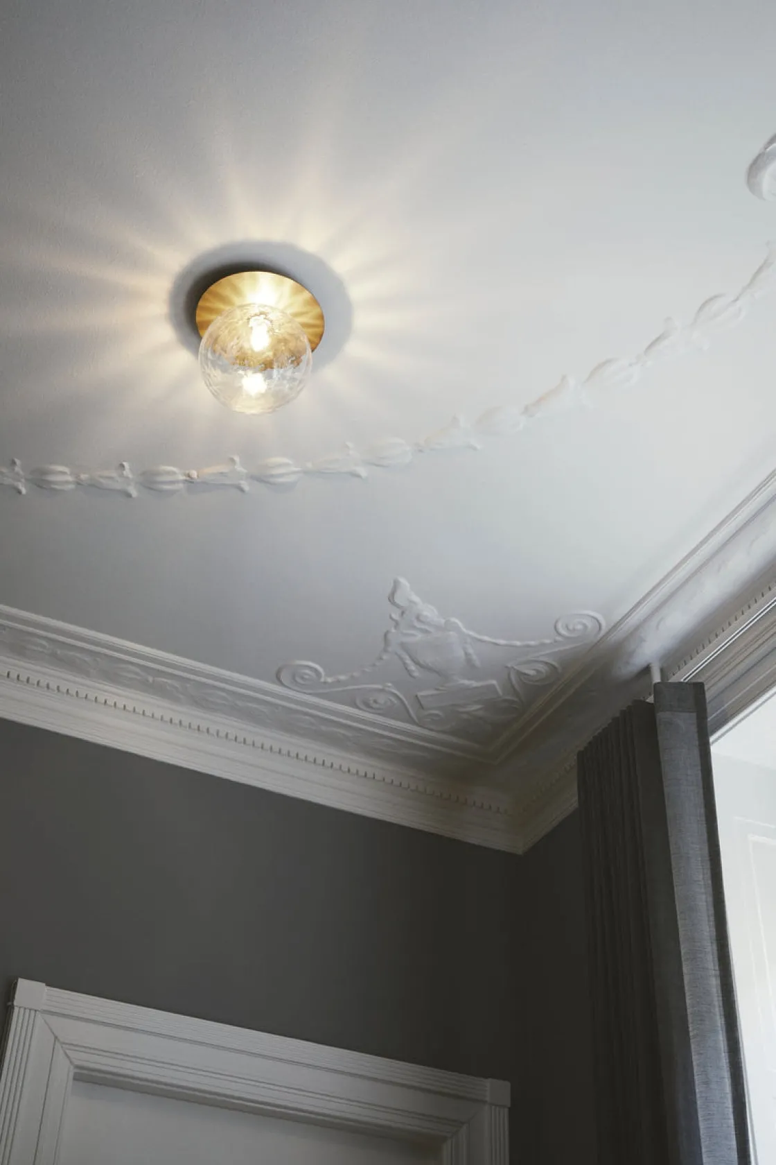 Nuura Baderomsbelysning Tak|Interiørlamper<Liila 1 vegglampe/taklampe - large - nordic gold / optikk