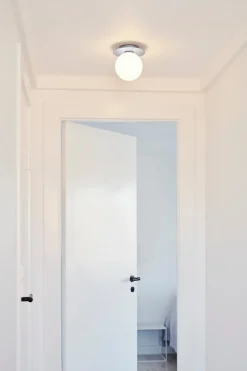 Nuura Baderomsbelysning Tak|Interiørlamper<Liila 1 vegglampe/taklampe - large - light silver/opal