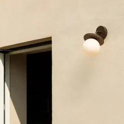 Nuura Utelamper - Klassiske Vegglamper|Baderomsbelysning Tak<Liila utendørslampe - bronse/opal