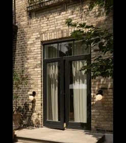 Nuura Utelamper - Klassiske Vegglamper|Baderomsbelysning Tak<Liila utendørslampe - svart/opal