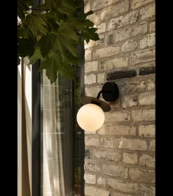 Nuura Utelamper - Klassiske Vegglamper|Baderomsbelysning Tak<Liila utendørslampe - svart/opal