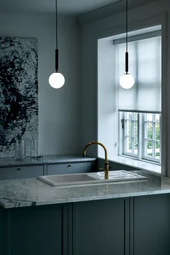 Nuura Baderomsbelysning Tak|Kjøkkenbelysning Tak<Miira 1 svart/opal