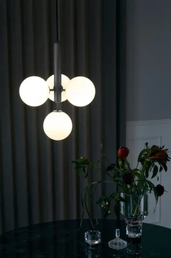 Nuura Baderomsbelysning Tak|Kjøkkenbelysning Tak<Miira 4 svart/opal