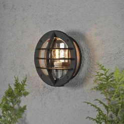 Konstsmide Utelamper - Veggskjold / Plafond<Oden vegglampe utendørs IP23 m/stikkontakt - Svart/klart glass