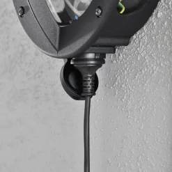 Konstsmide Utelamper - Veggskjold / Plafond<Oden vegglampe utendørs IP23 m/stikkontakt - Svart/Opal glass