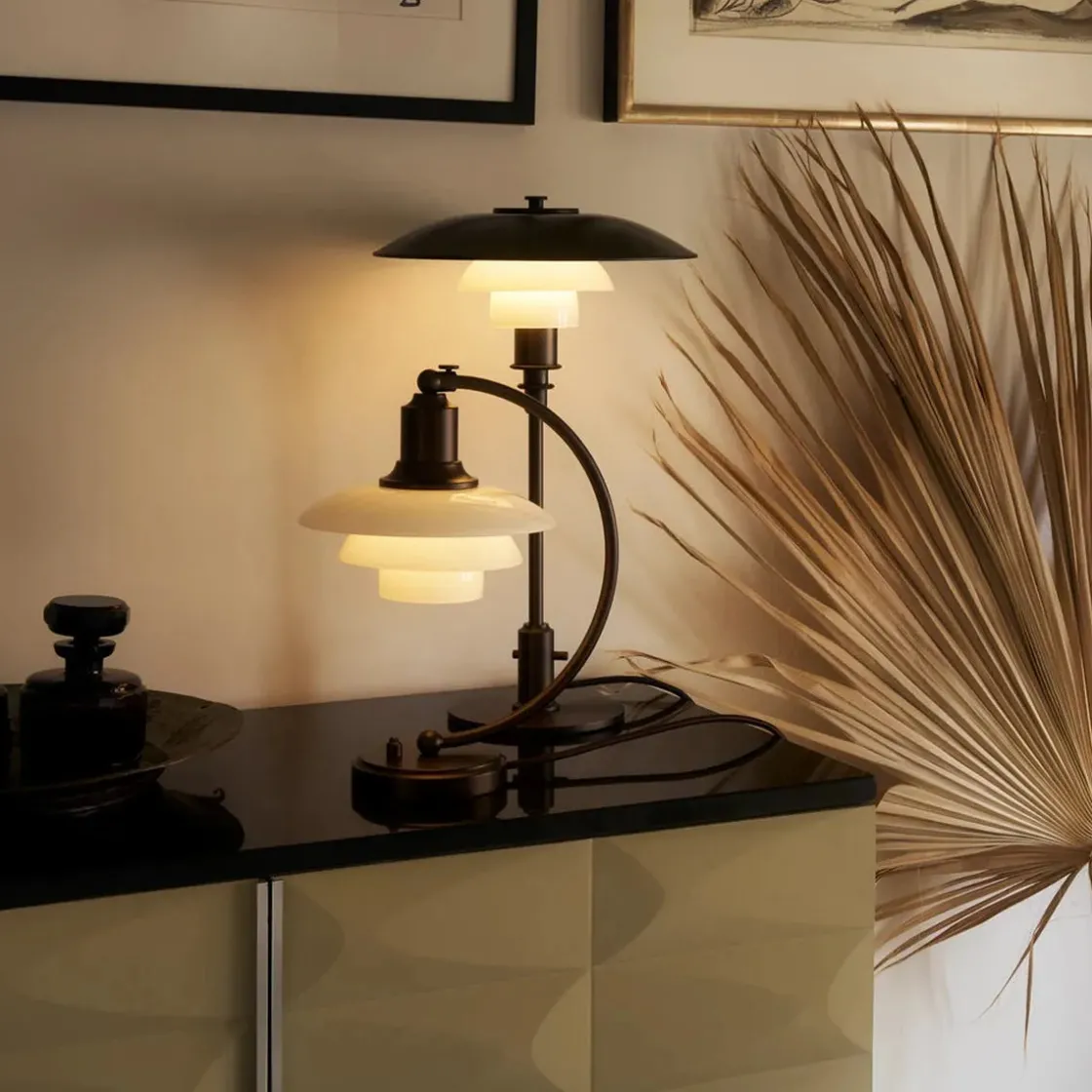 Louis Poulsen Louis Poulsen<PH 2/2 Luna aged brass opal bordlampe