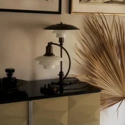 Louis Poulsen Louis Poulsen<PH 2/2 Luna aged brass opal bordlampe