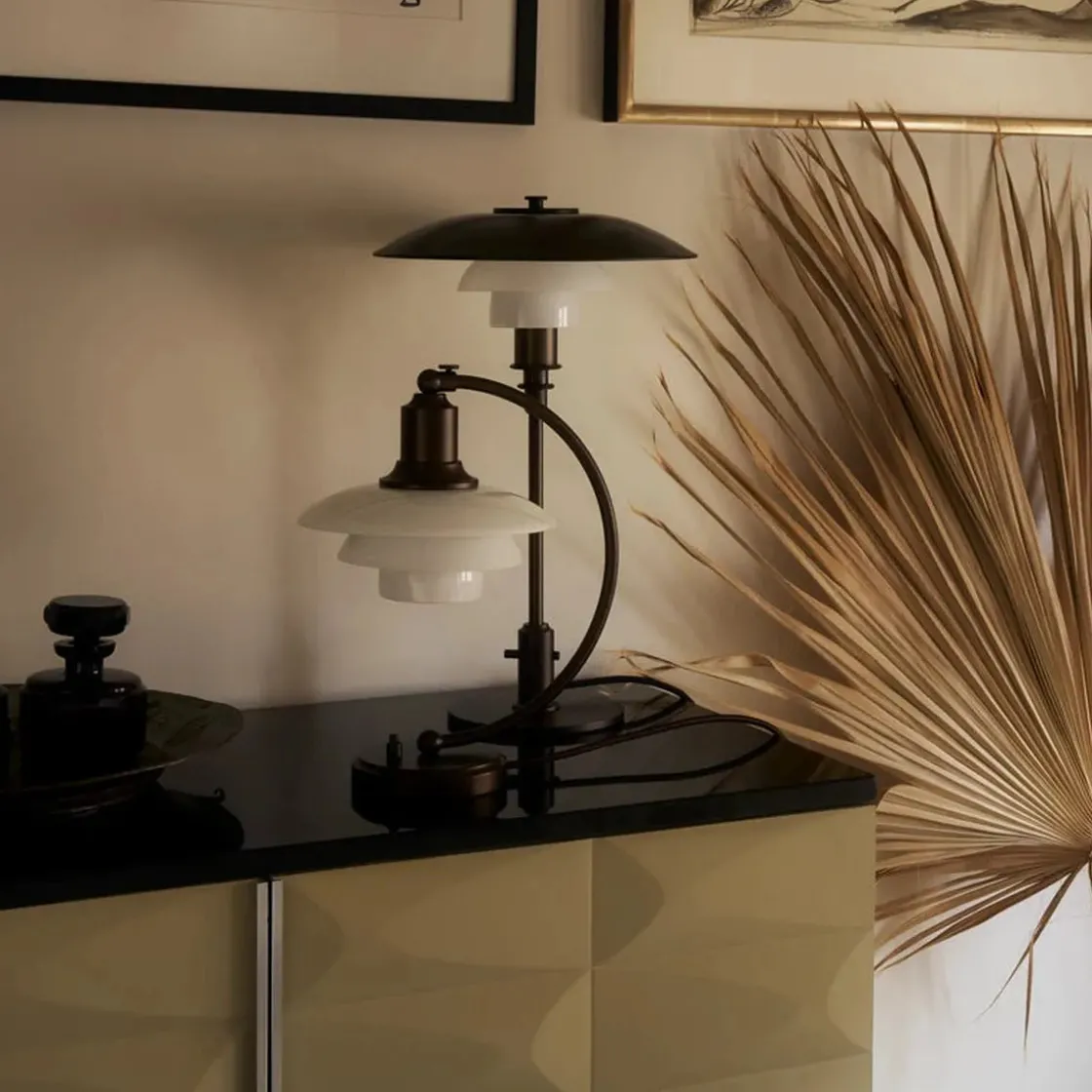 Louis Poulsen Louis Poulsen<PH 2/2 Luna aged brass opal bordlampe