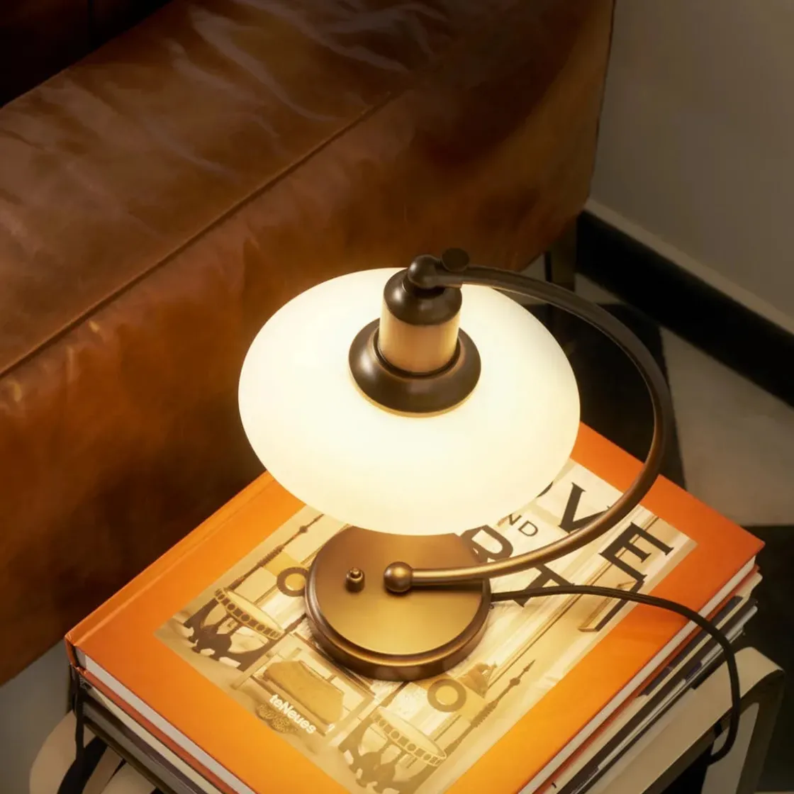 Louis Poulsen Louis Poulsen<PH 2/2 Luna aged brass opal bordlampe