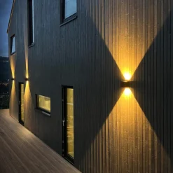 Norlux Utelamper Med Opp/Ned Lys<Plaza vegglampe utendørs opp/ned 10W IP65 3000 Kelvin -