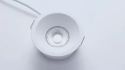 Plejd Plejd<smart lavtbyggende spot / downlight 2200-4000K IP44 8W RA90