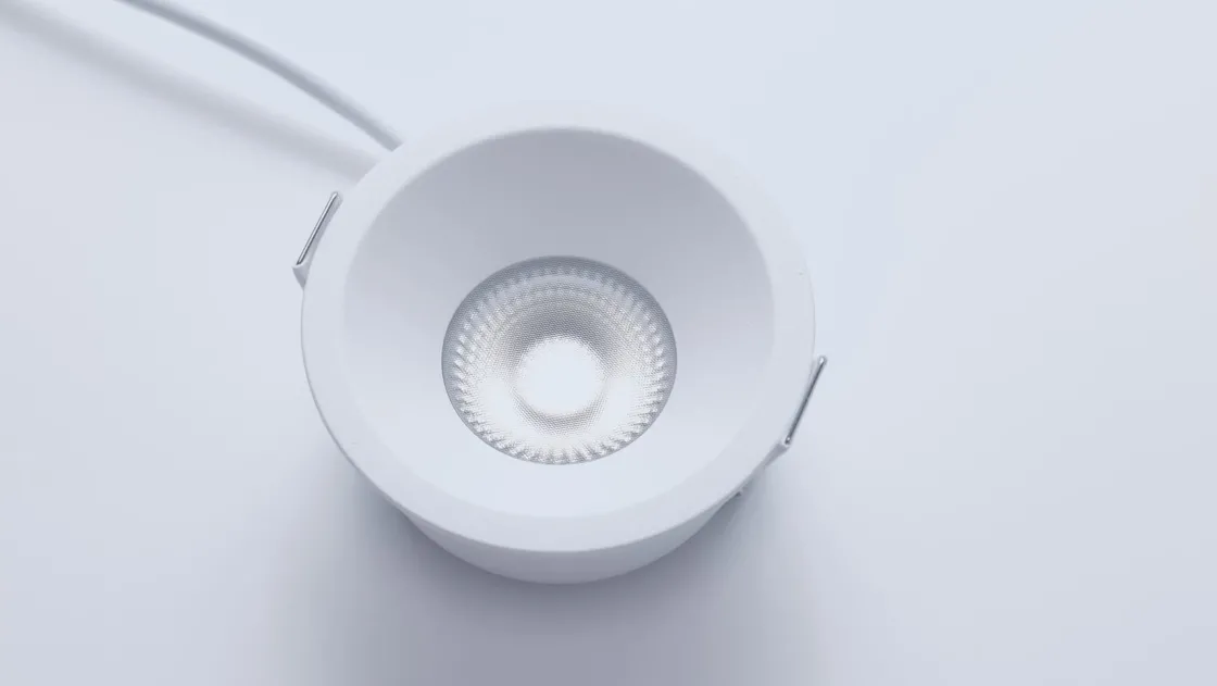 Plejd Plejd<smart lavtbyggende spot / downlight 2200-4000K IP44 8W RA90